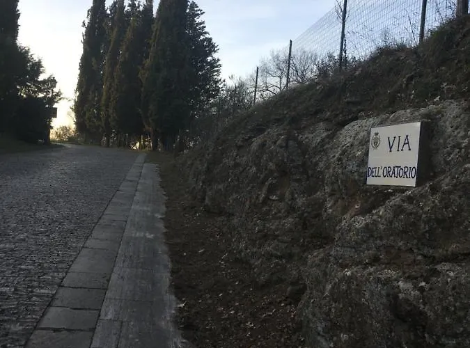 Notti Etrusche A בית הארחה 3*